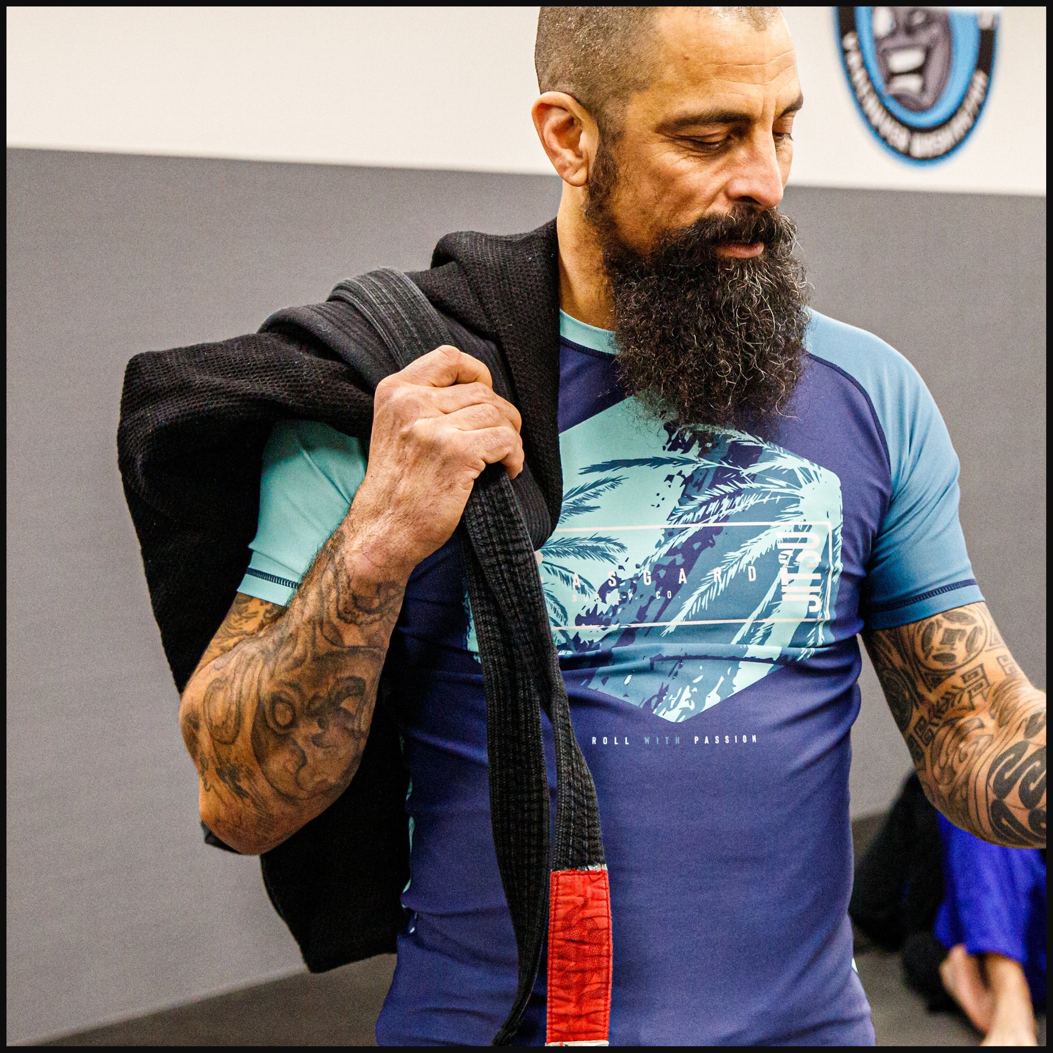 Rash Guard Under the Gi or Bare Chest? What’s the Best Choice for Jiu-Jitsu?